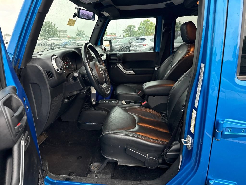Used 2016 Jeep Wrangler Unlimited Sahara w/ Connectivity Group AWD/4WD image 17