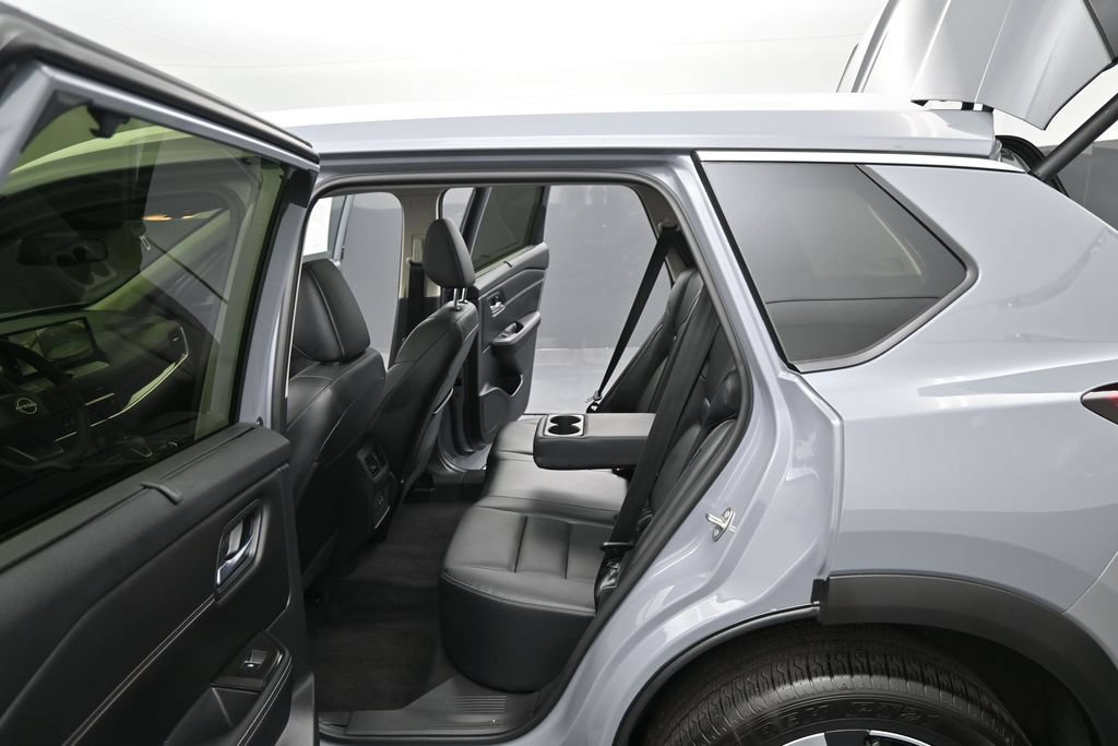 Used 2025 Nissan Rogue SL w/ SL Premium Package AWD/4WD image 13