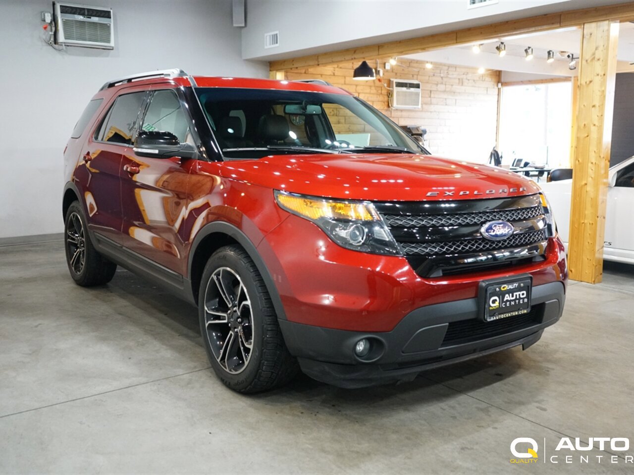 Used 2015 Ford Explorer Sport image 3