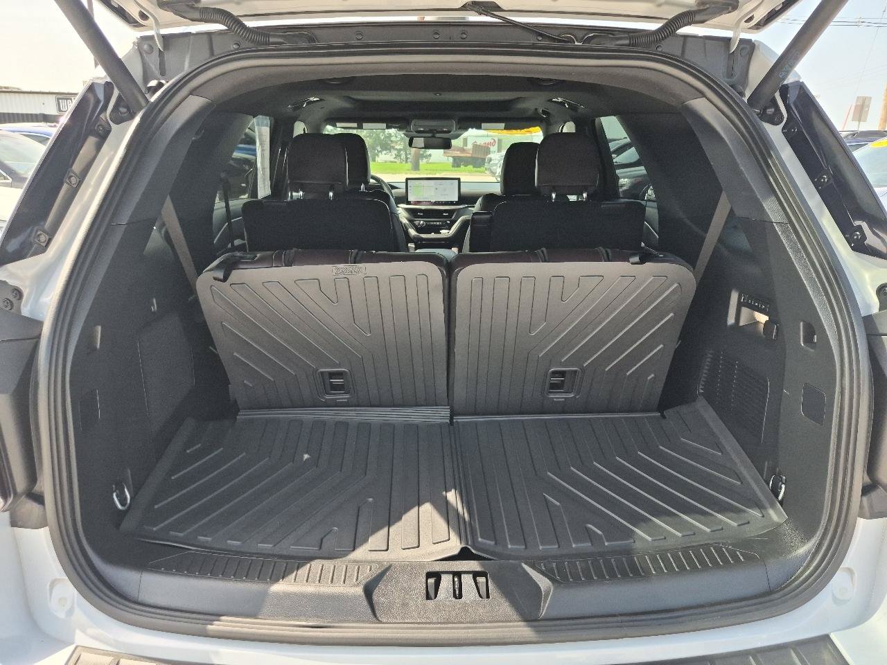 Used 2025 Ford Explorer Platinum w/ LUX Leather Package AWD/4WD image 10