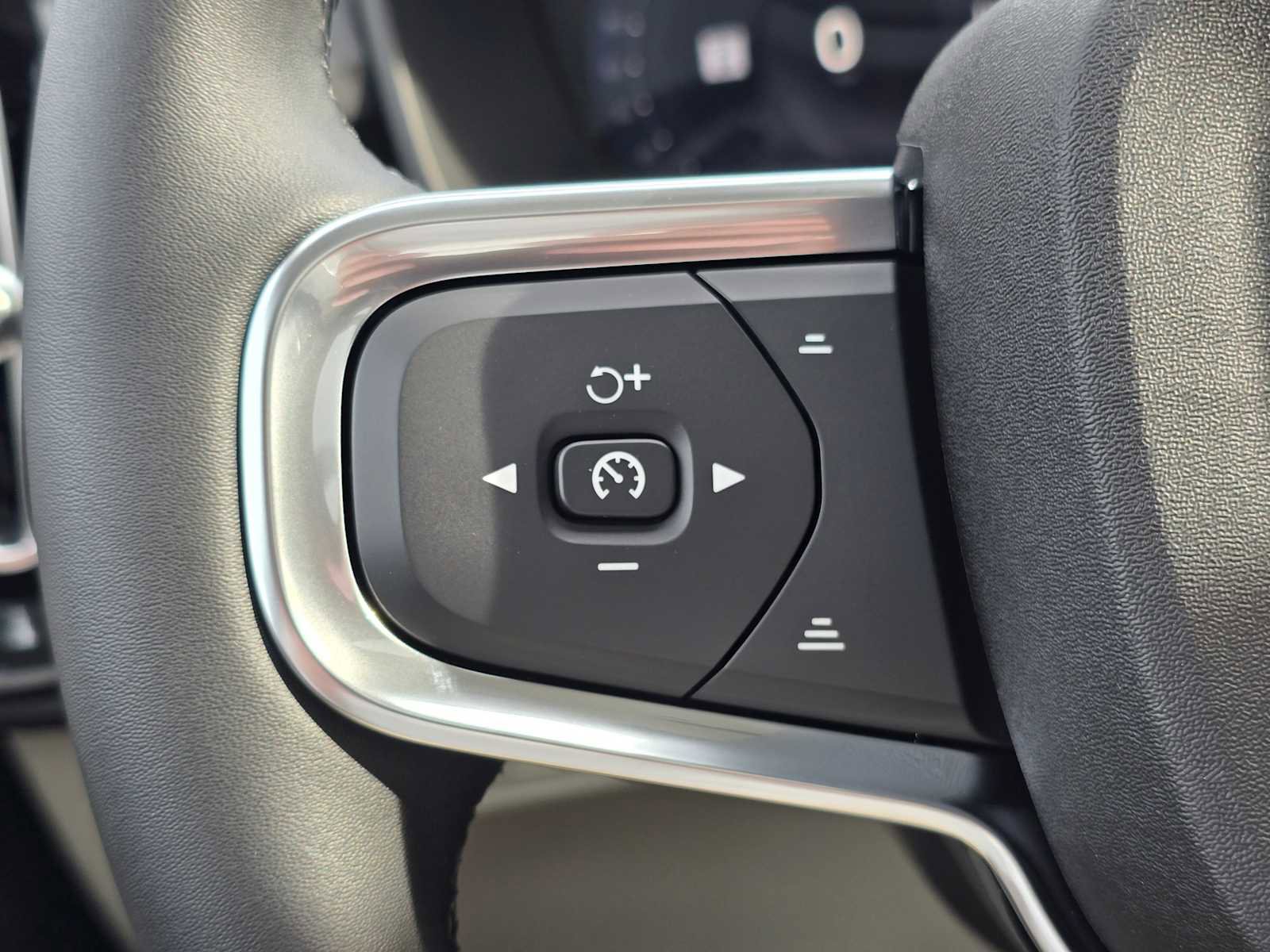 New 2026 Volvo XC40 B5 Ultra w/ Climate Package image 32