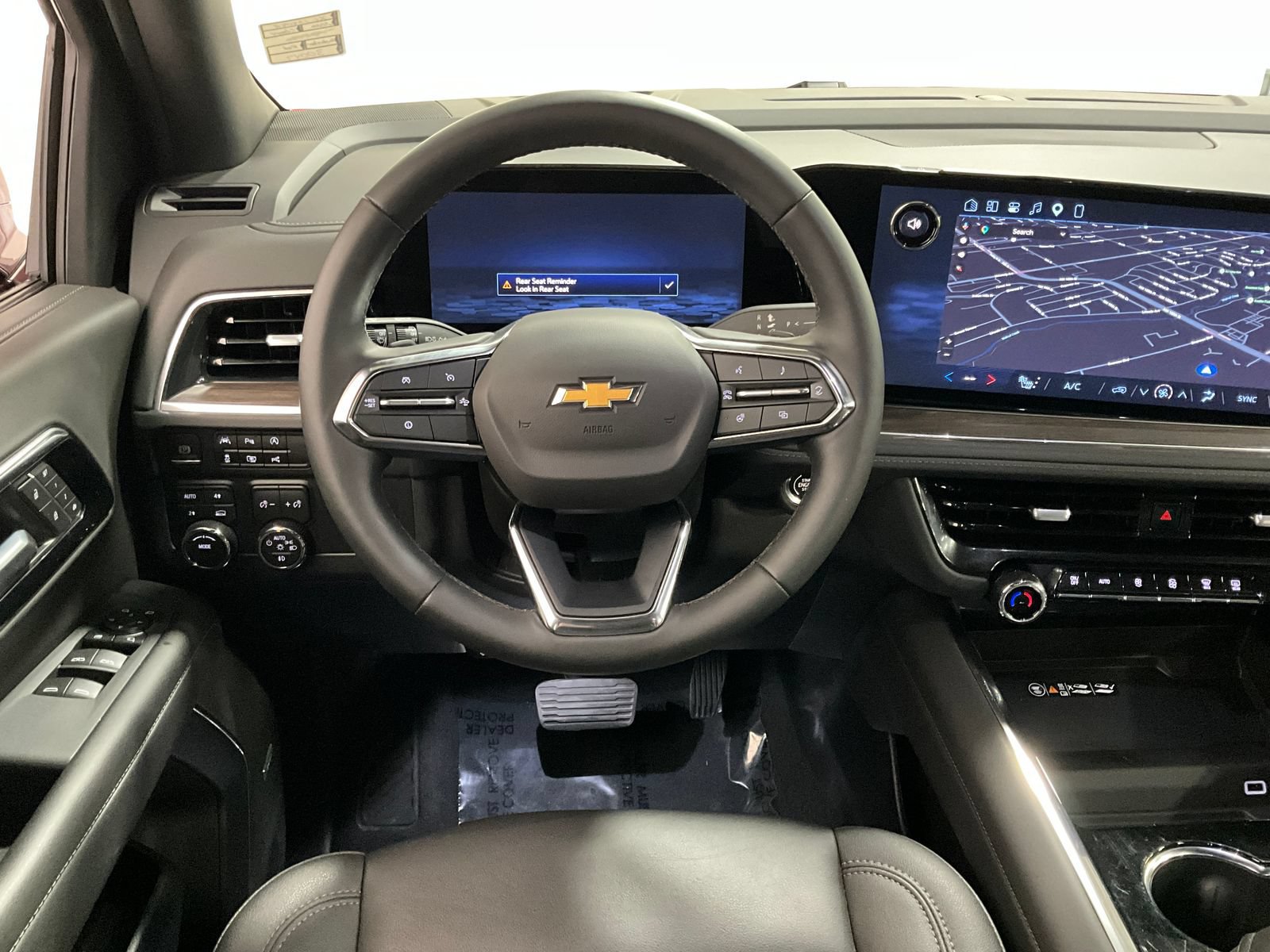 Used 2026 Chevrolet Suburban LT w/ Comfort Package AWD/4WD image 6