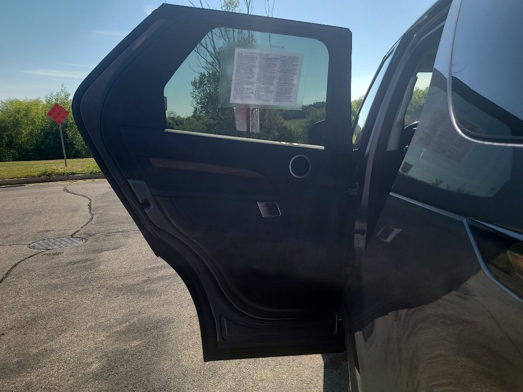 Used 2018 Land Rover Discovery HSE AWD/4WD image 36