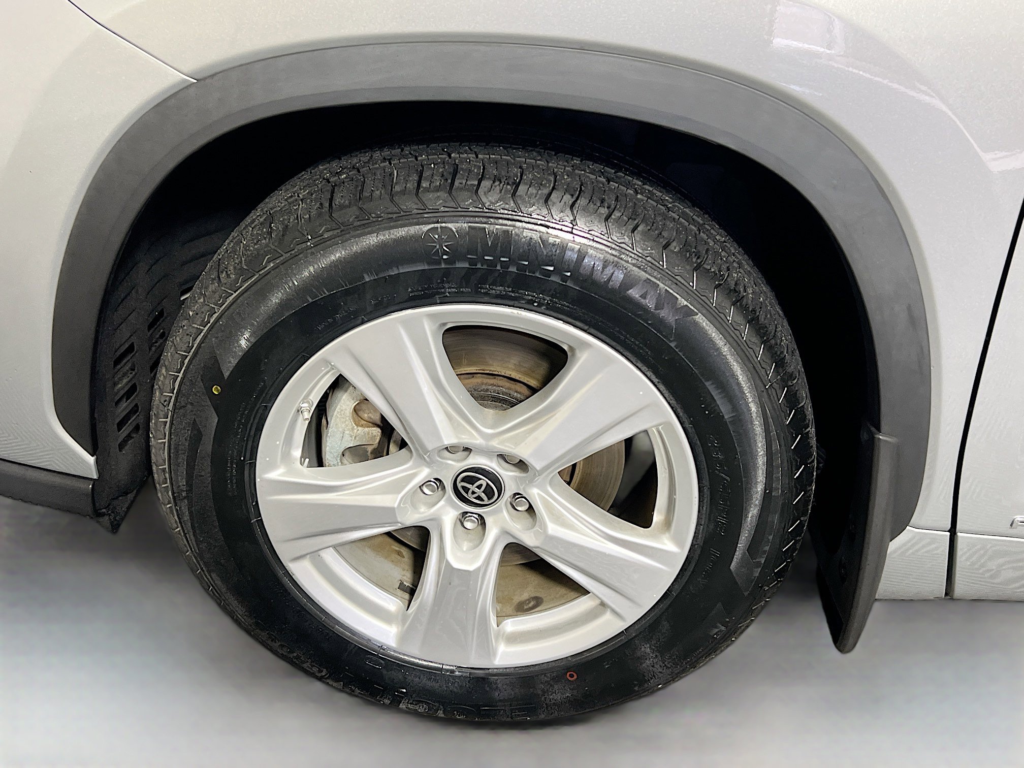 Used 2023 Toyota Highlander LE image 13