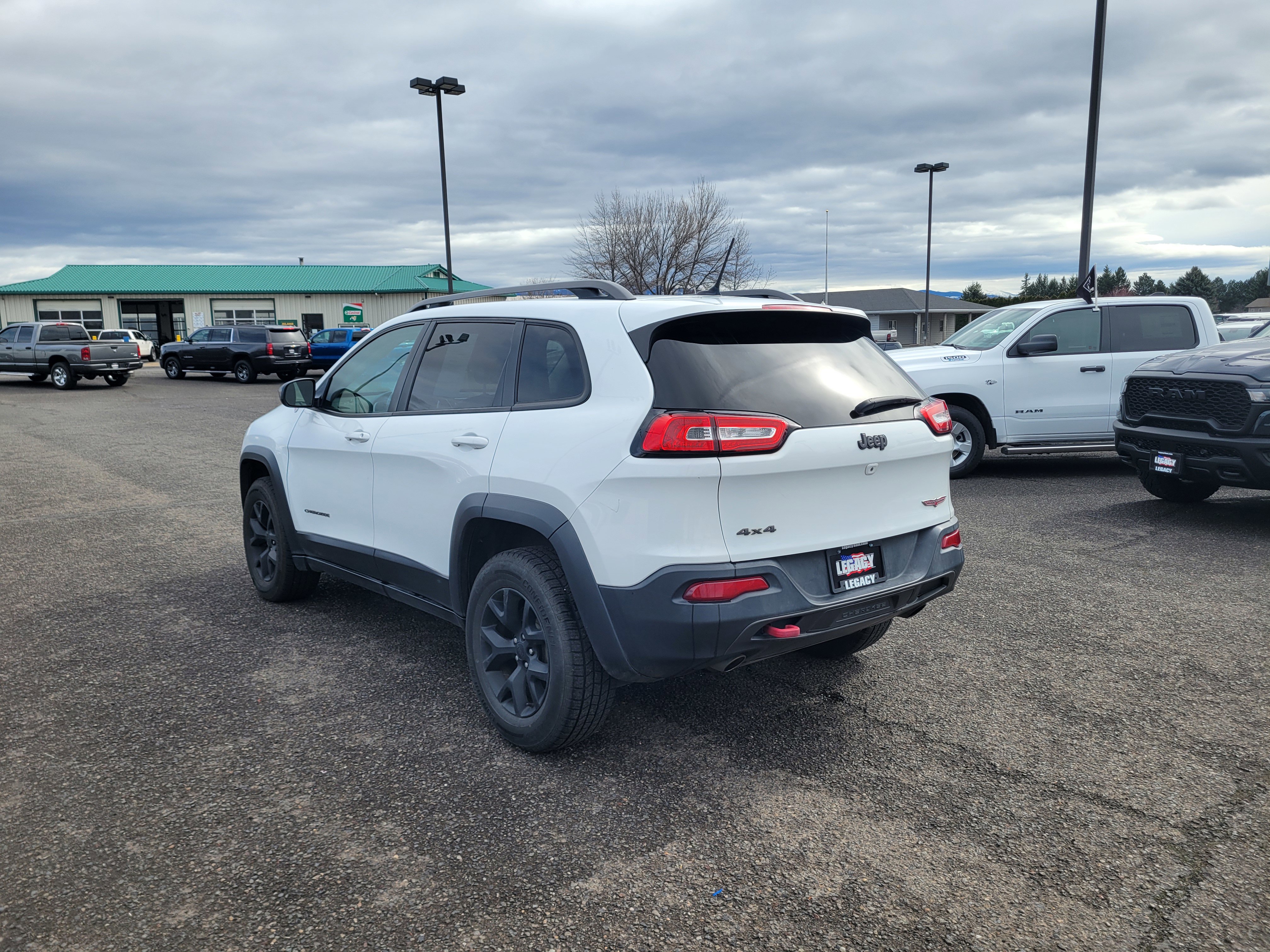 Used 2015 Jeep Cherokee Trailhawk w/ Cold Weather Group image 4