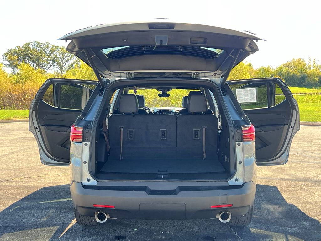 Used 2023 Chevrolet Traverse RS image 42