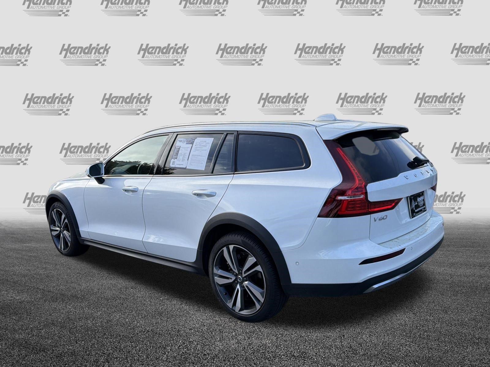 Certified 2025 Volvo V60 B5 Cross Country Plus image 8
