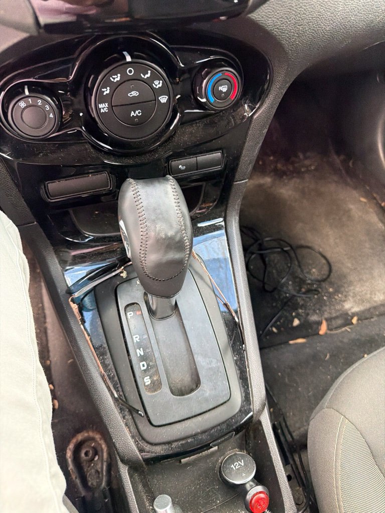 Used 2015 Ford Fiesta SE w/ Equipment Group 201A FWD image 6