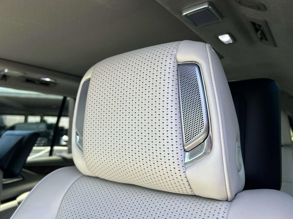 Certified 2023 Cadillac Escalade Sport Platinum w/ Heavy-Duty Trailer Package AWD/4WD image 33