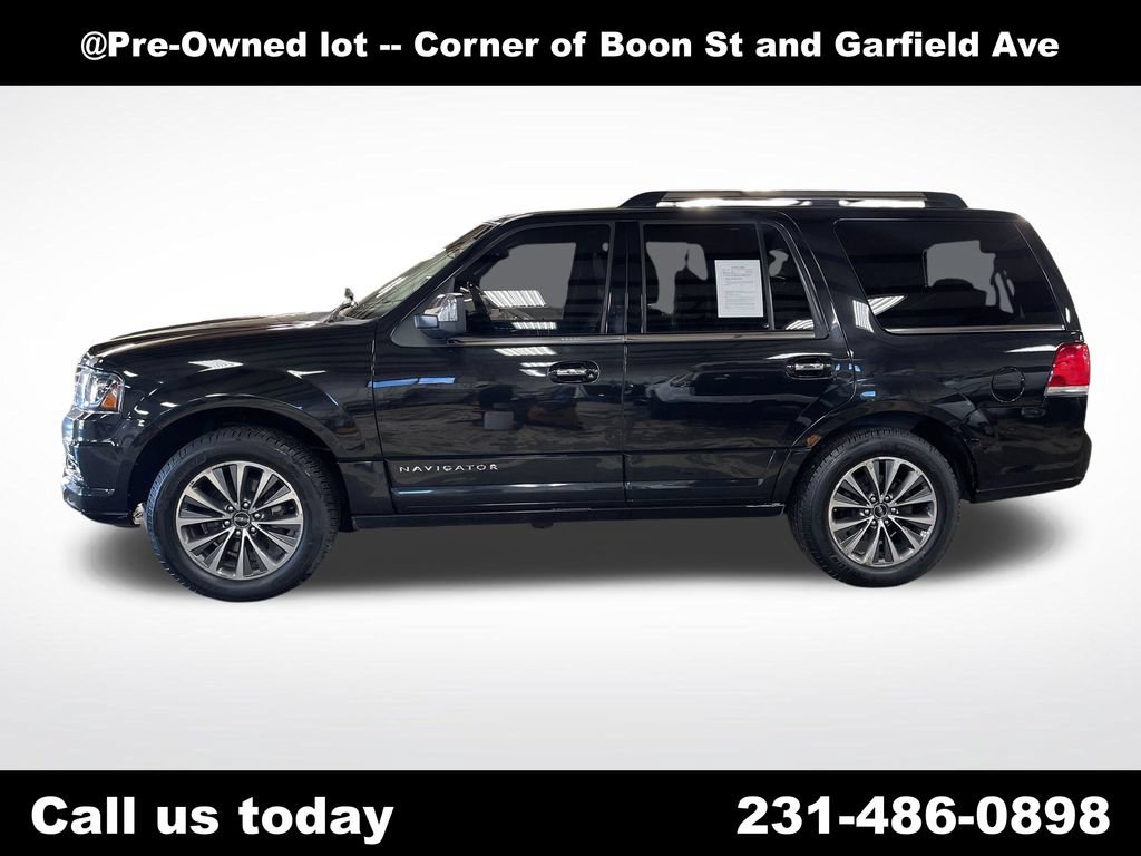 Used 2015 Lincoln Navigator 4WD image 2