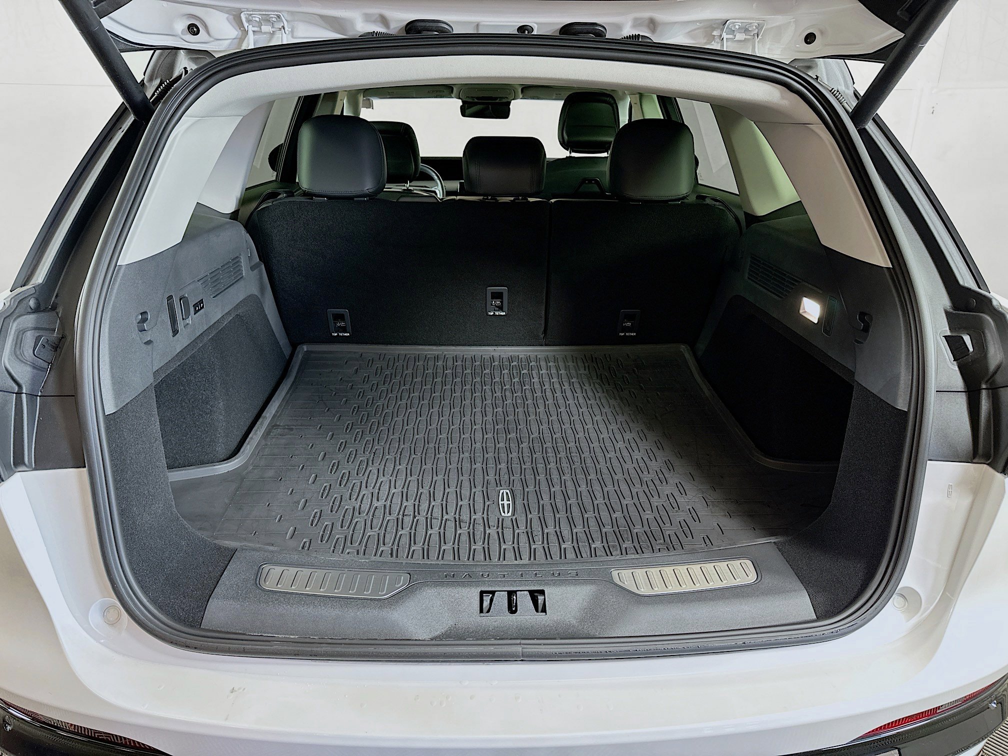 Used 2024 Lincoln Nautilus Reserve w/ Equipment Group 202A image 26