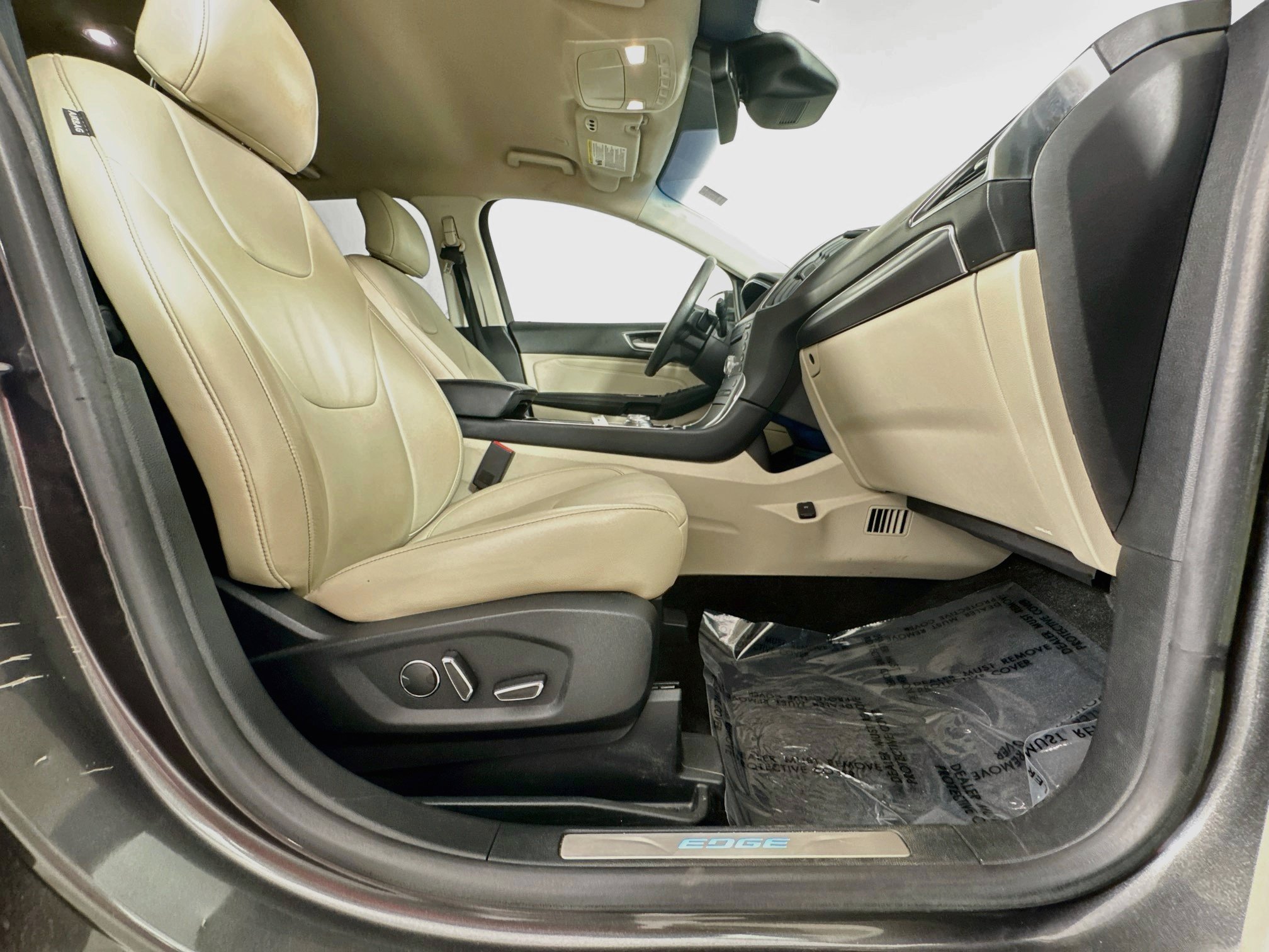 Used 2019 Ford Edge Titanium w/ Cold Weather Package AWD/4WD image 28