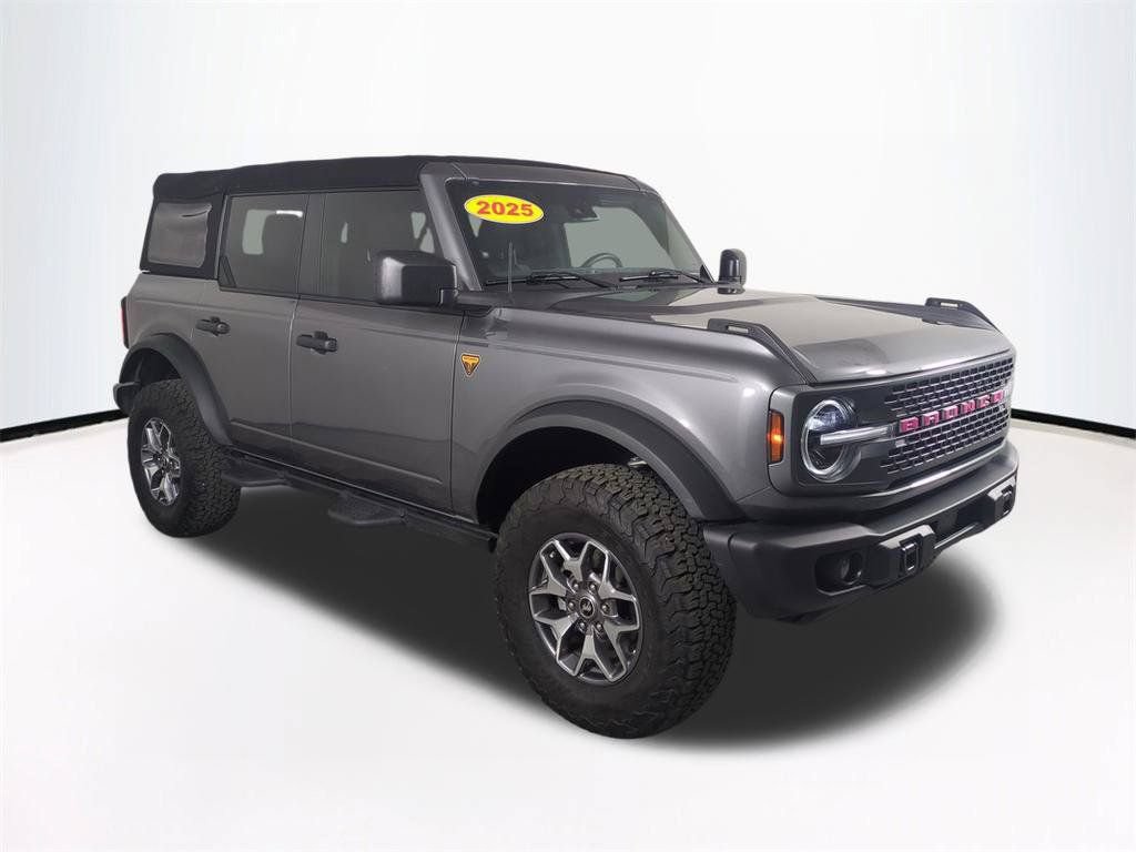 Used 2025 Ford Bronco Badlands AWD/4WD image 2