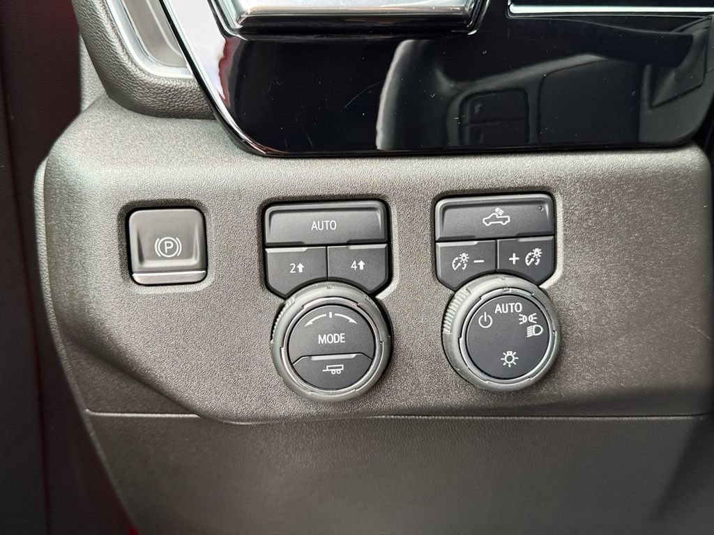 Used 2023 Chevrolet Silverado 1500 LT AWD/4WD image 22