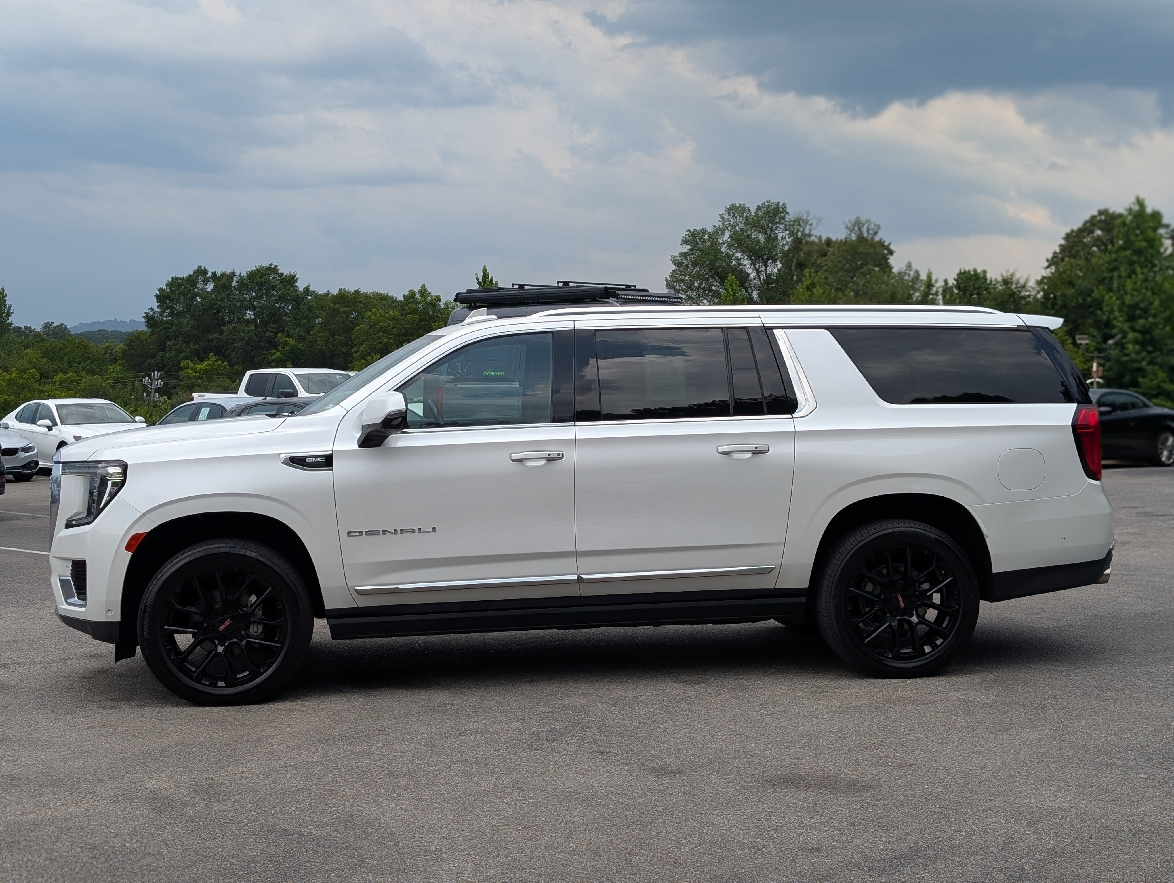 Used 2023 GMC Yukon XL Denali w/ Denali Reserve Package AWD/4WD image 6