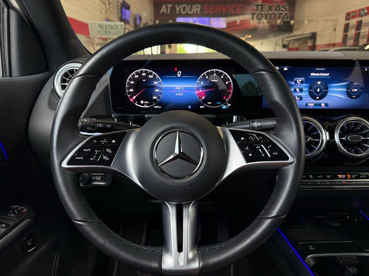 Used 2025 Mercedes-Benz GLA 250 image 37