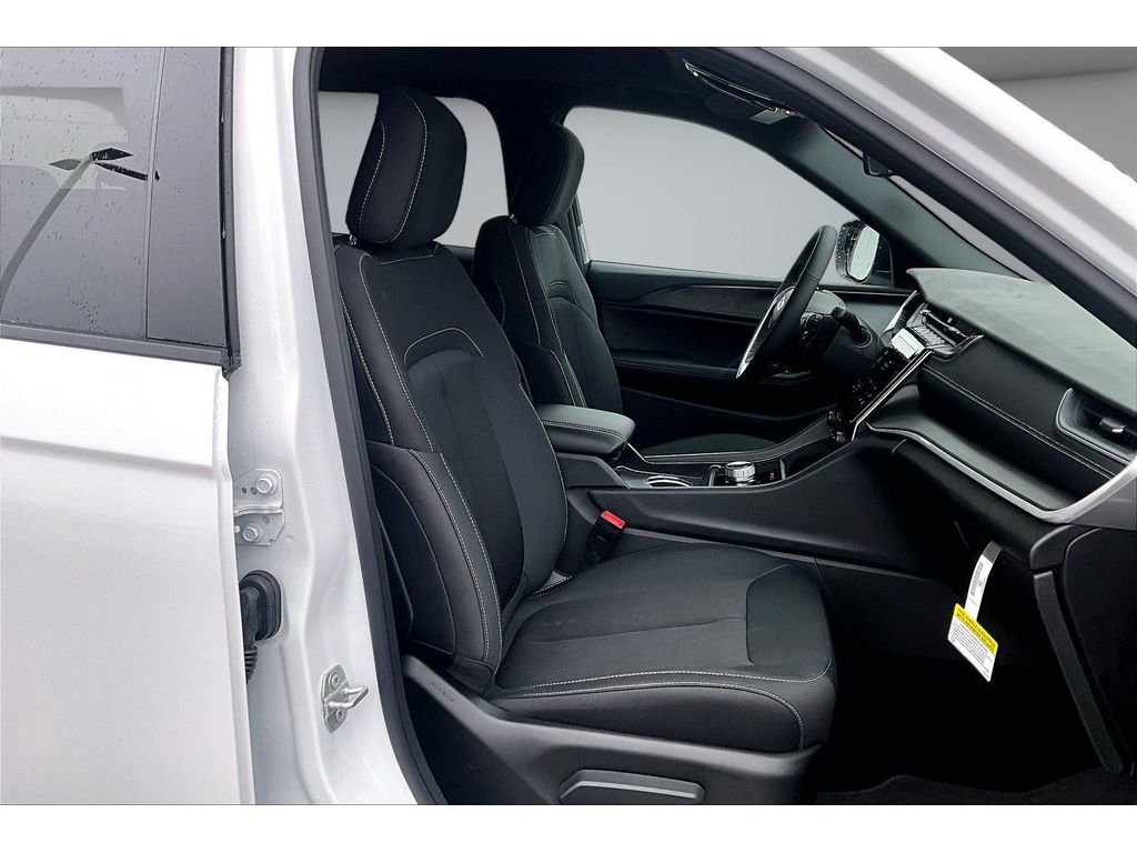 Used 2025 Jeep Grand Cherokee L Laredo w/ Luxury Tech Group I image 8