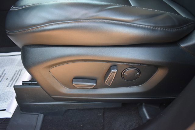 Used 2022 Ford Explorer XLT w/ Equipment Group 202A image 14