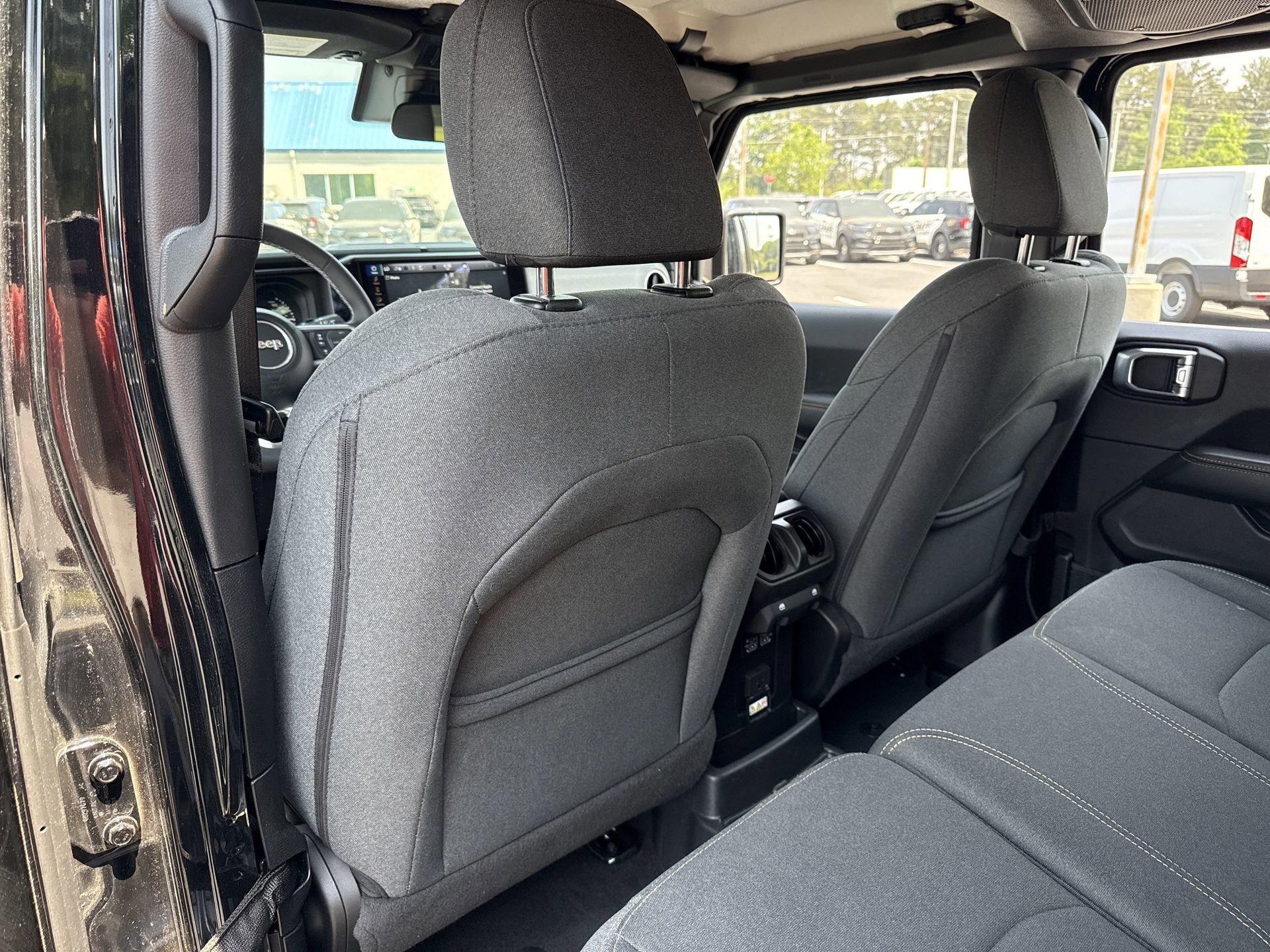 Used 2025 Jeep Wrangler Unlimited Sahara w/ Safety Group AWD/4WD image 16