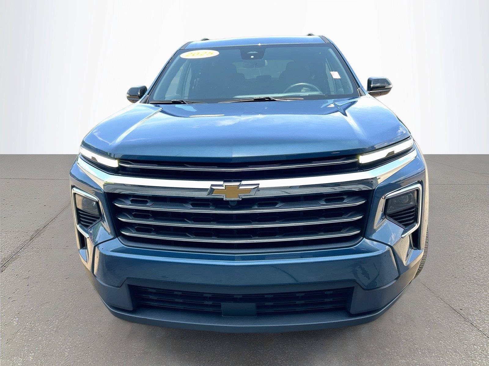 Used 2025 Chevrolet Traverse LT FWD image 9