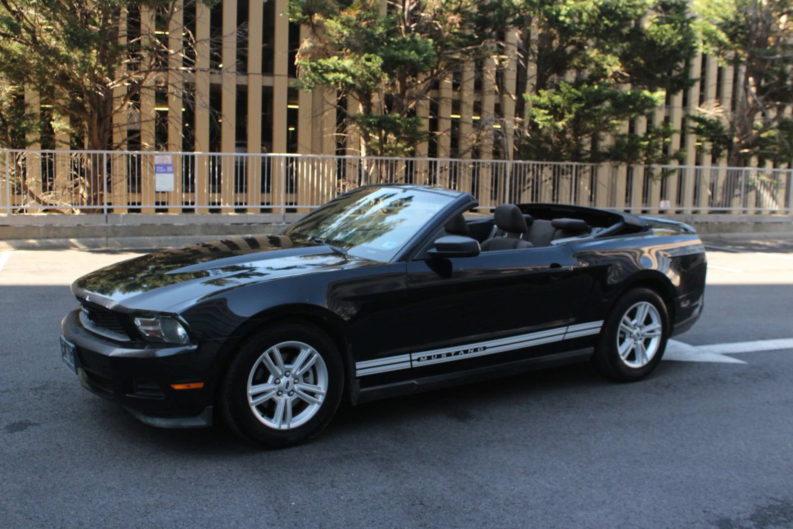Used 2012 Ford Mustang Convertible w/ Security Pkg RWD image 13
