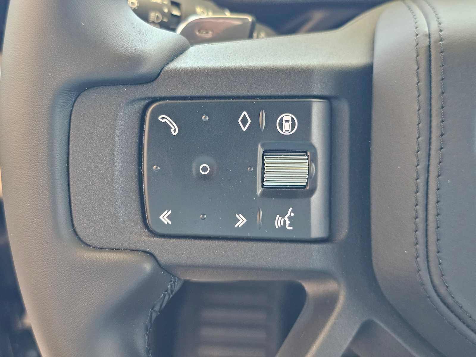 New 2026 Land Rover Defender 90 V8 AWD/4WD image 25