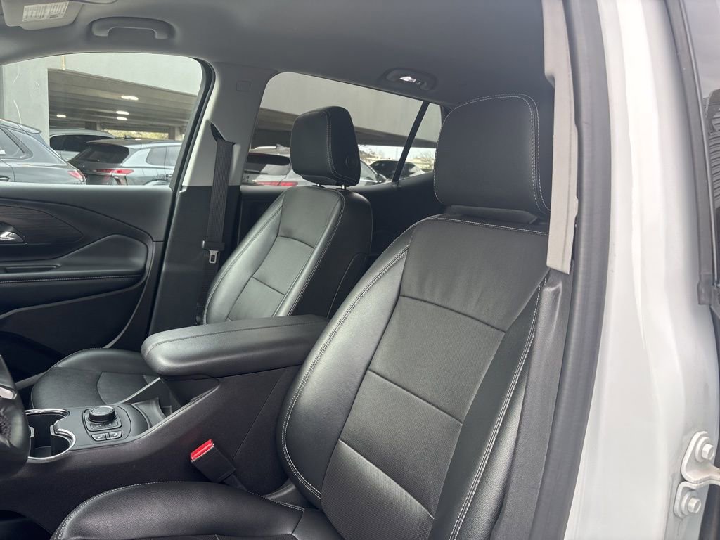 Used 2024 GMC Terrain SLT image 13