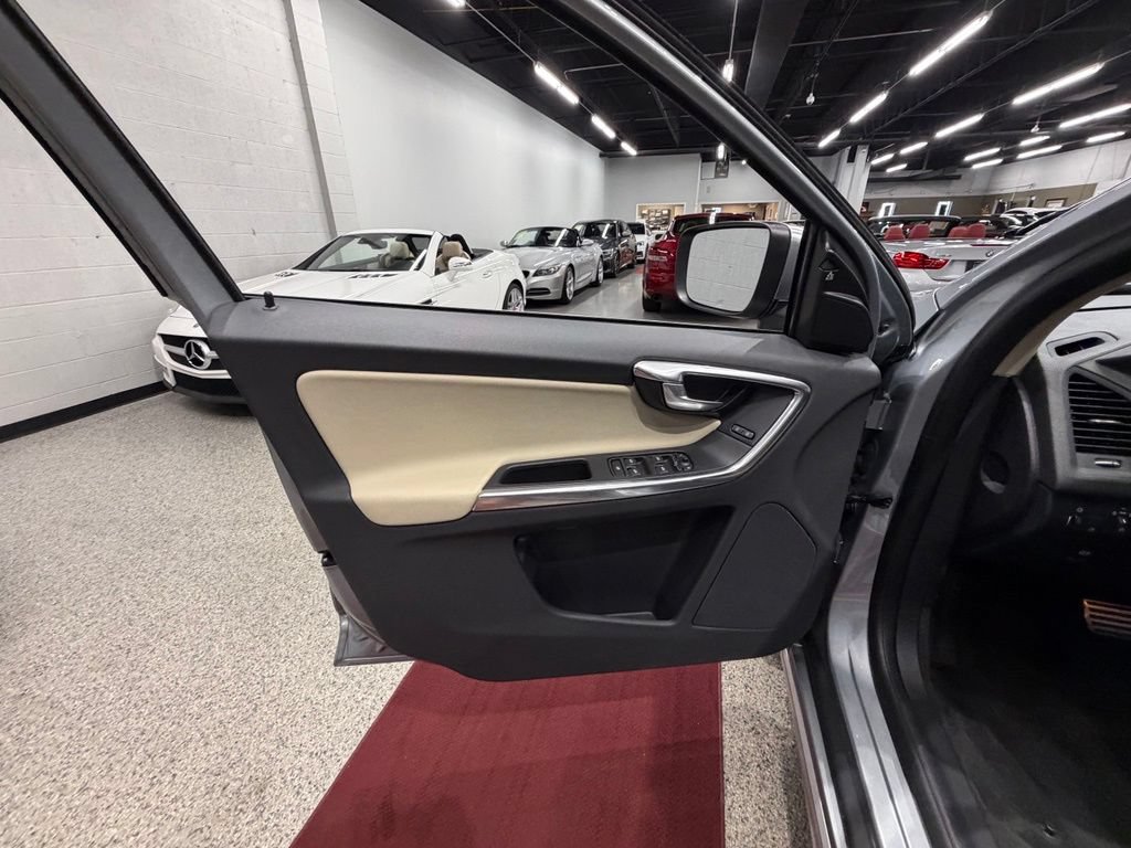 Used 2012 Volvo XC60 T6 AWD/4WD image 15
