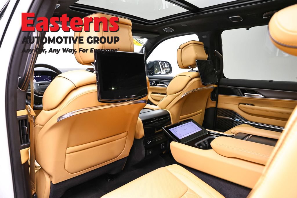 Used 2025 Jeep Grand Wagoneer Series III w/ Rear Seat Video Group 1 AWD/4WD image 23