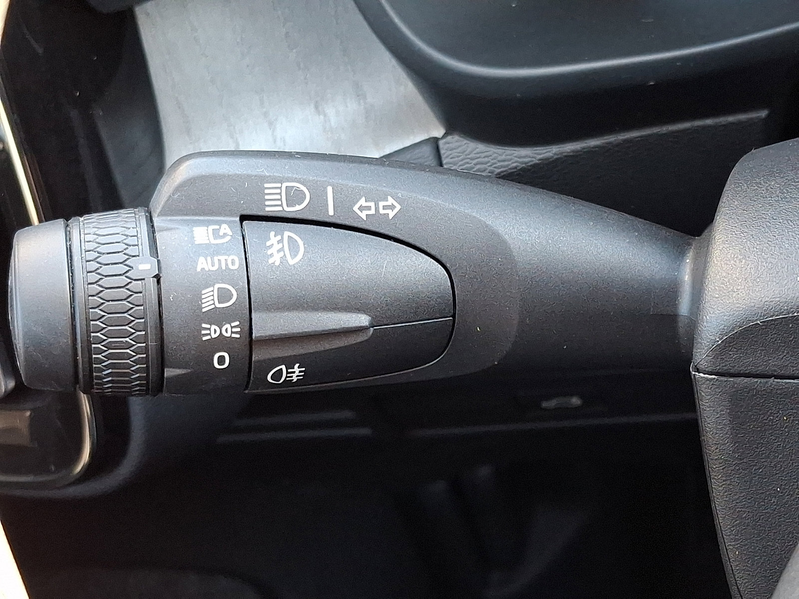 Used 2023 Volvo XC40 B5 Plus w/ Driver Assist Package image 25