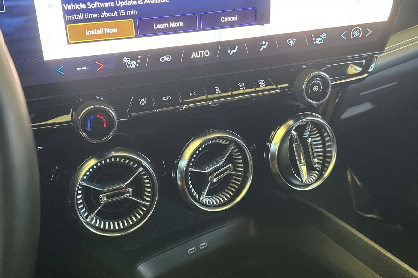 Used 2024 Chevrolet Blazer EV LT AWD/4WD image 28