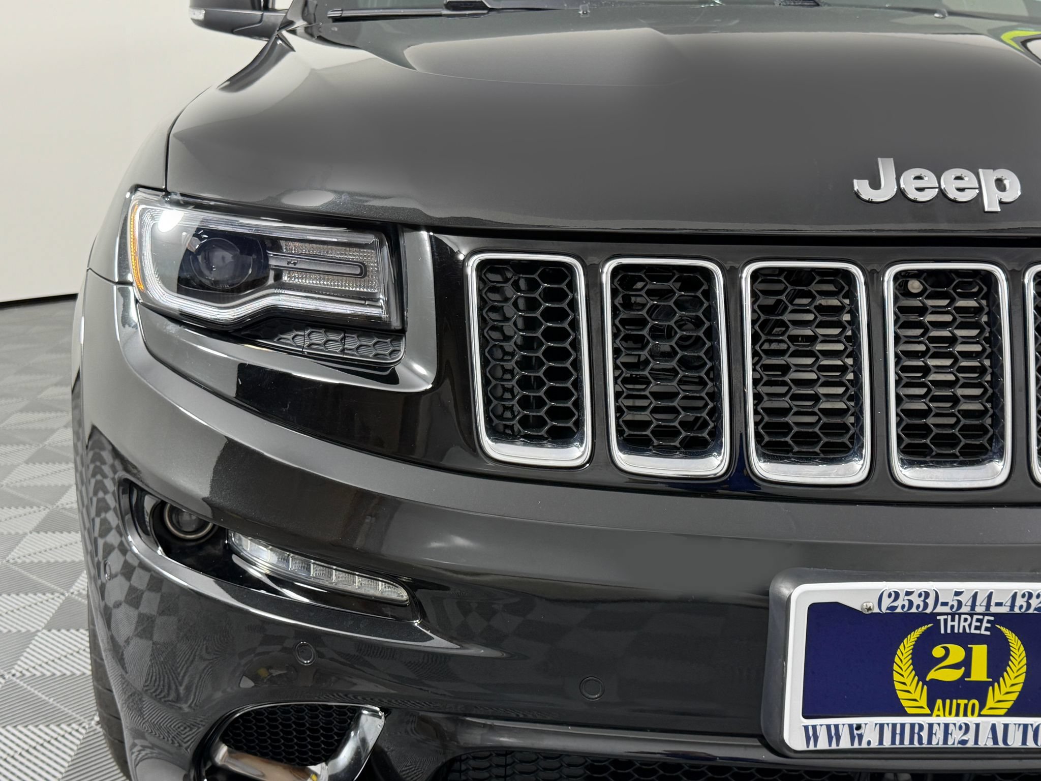 Used 2014 Jeep Grand Cherokee SRT8 w/ Luxury Group II AWD/4WD image 4