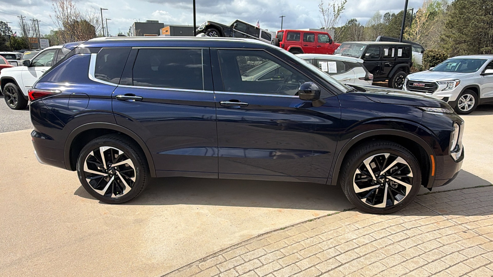 Used 2022 Mitsubishi Outlander SEL image 7