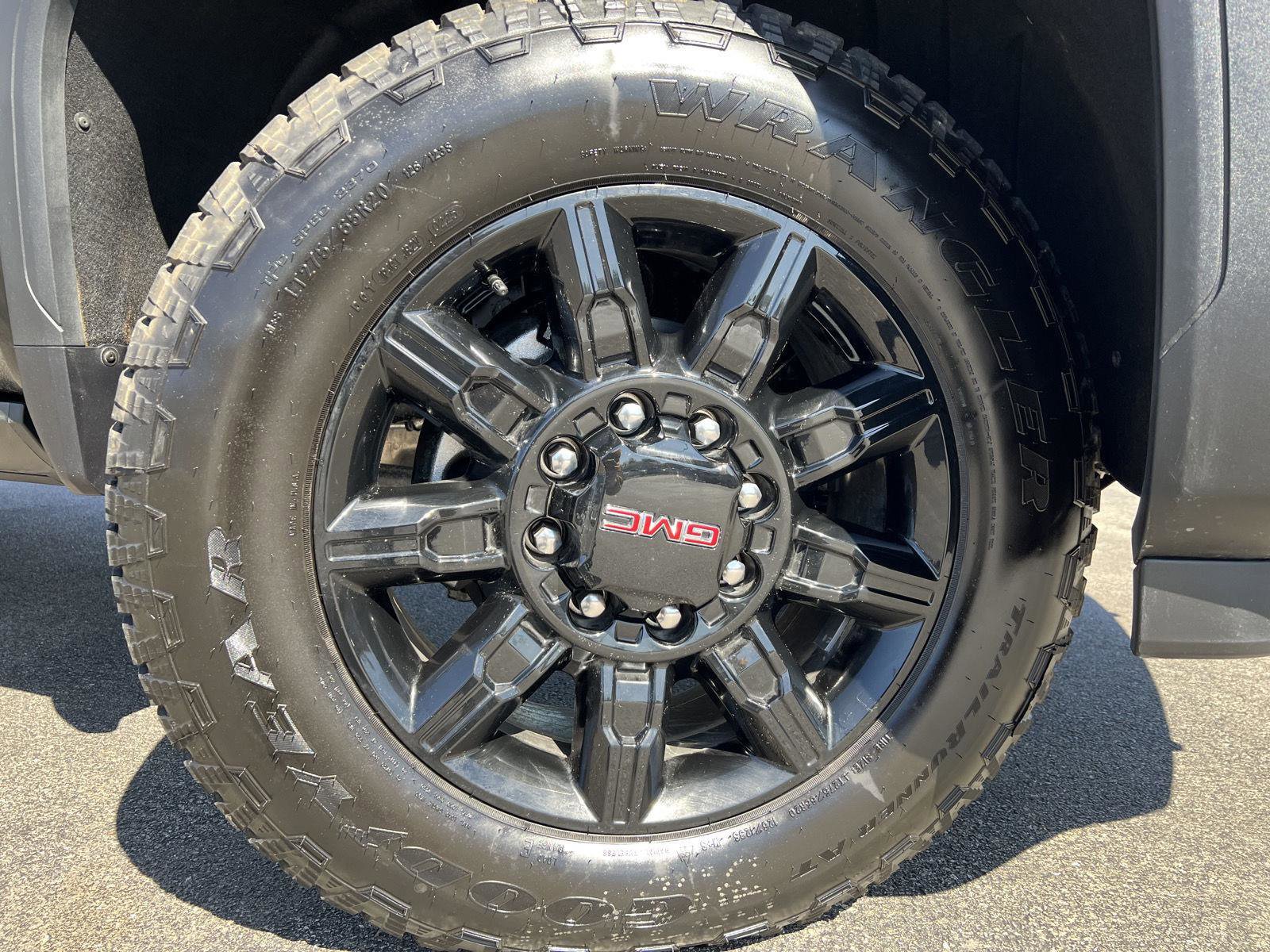 New 2025 GMC Sierra 2500 AT4 w/ AT4 Premium Plus Package image 2