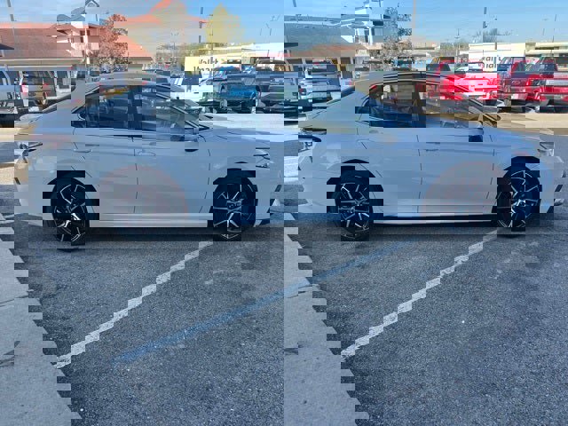 Used 2023 Toyota Camry SE image 6