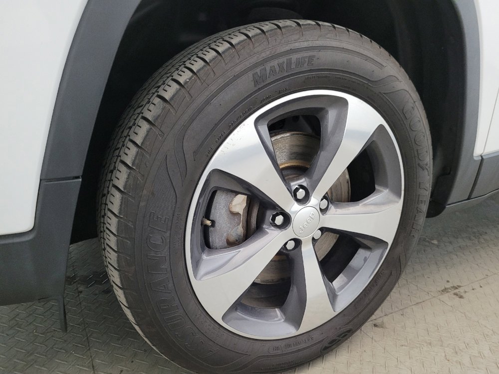 Used 2019 Jeep Cherokee Limited w/ Luxury Group image 31