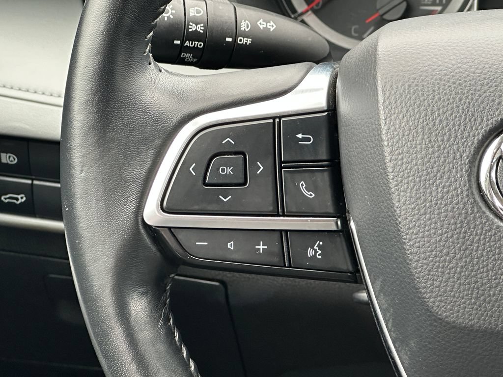 Used 2021 Toyota Highlander LE AWD/4WD image 21