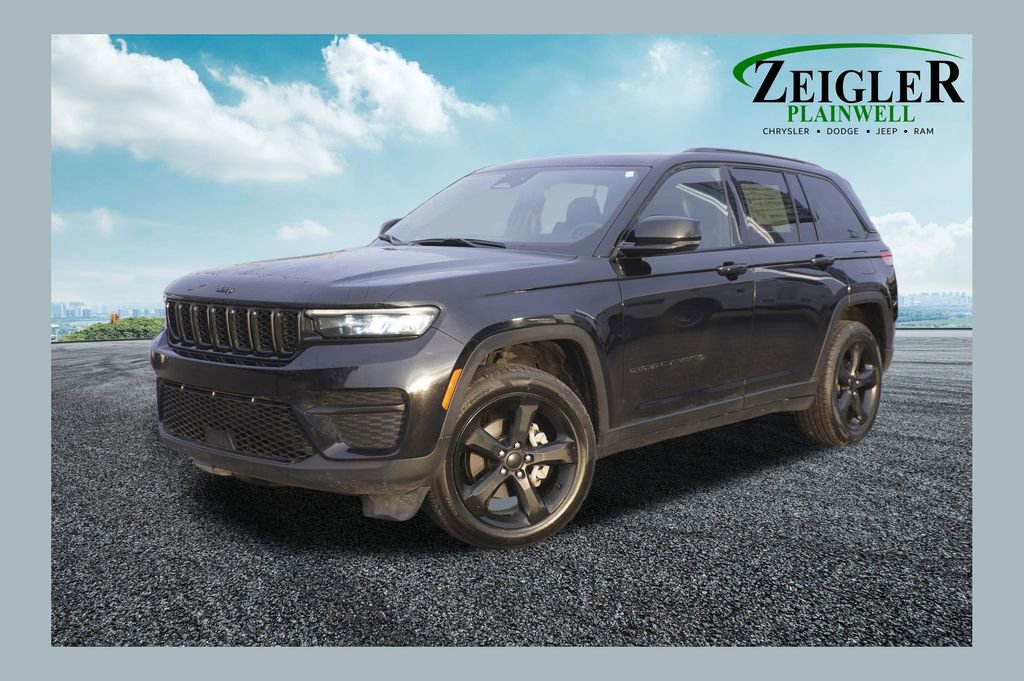 Used 2023 Jeep Grand Cherokee Altitude image 1