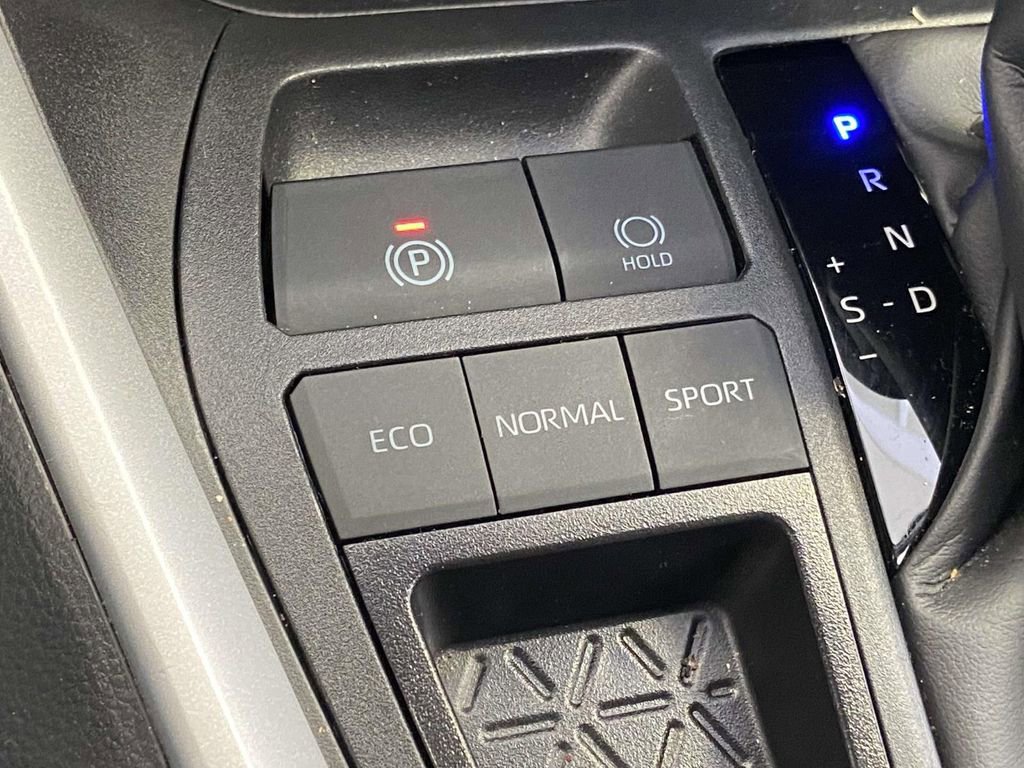 Used 2025 Toyota RAV4 LE image 22