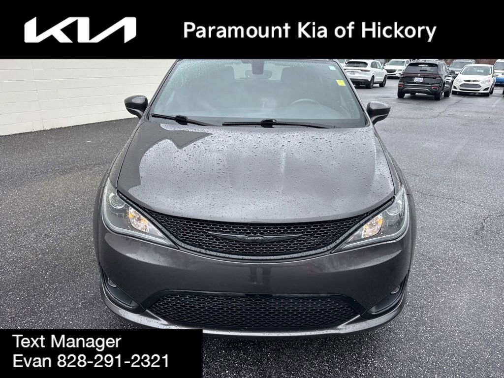 Used 2020 Chrysler Pacifica Touring-L Plus image 2