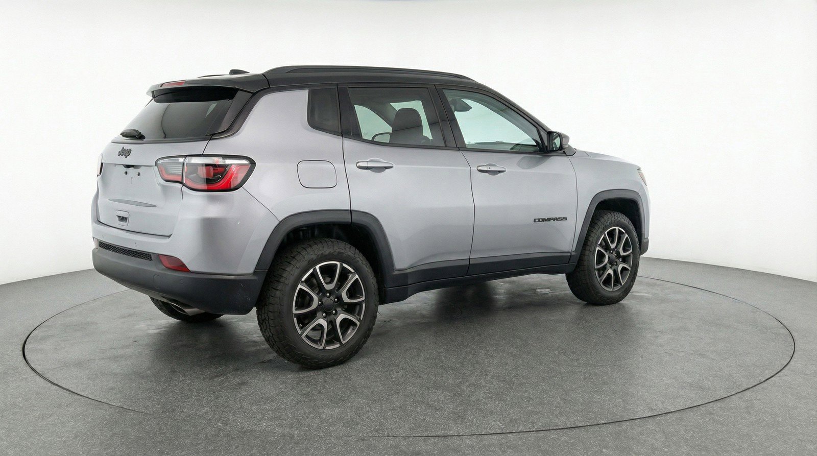 Used 2025 Jeep Compass Trailhawk AWD/4WD image 9