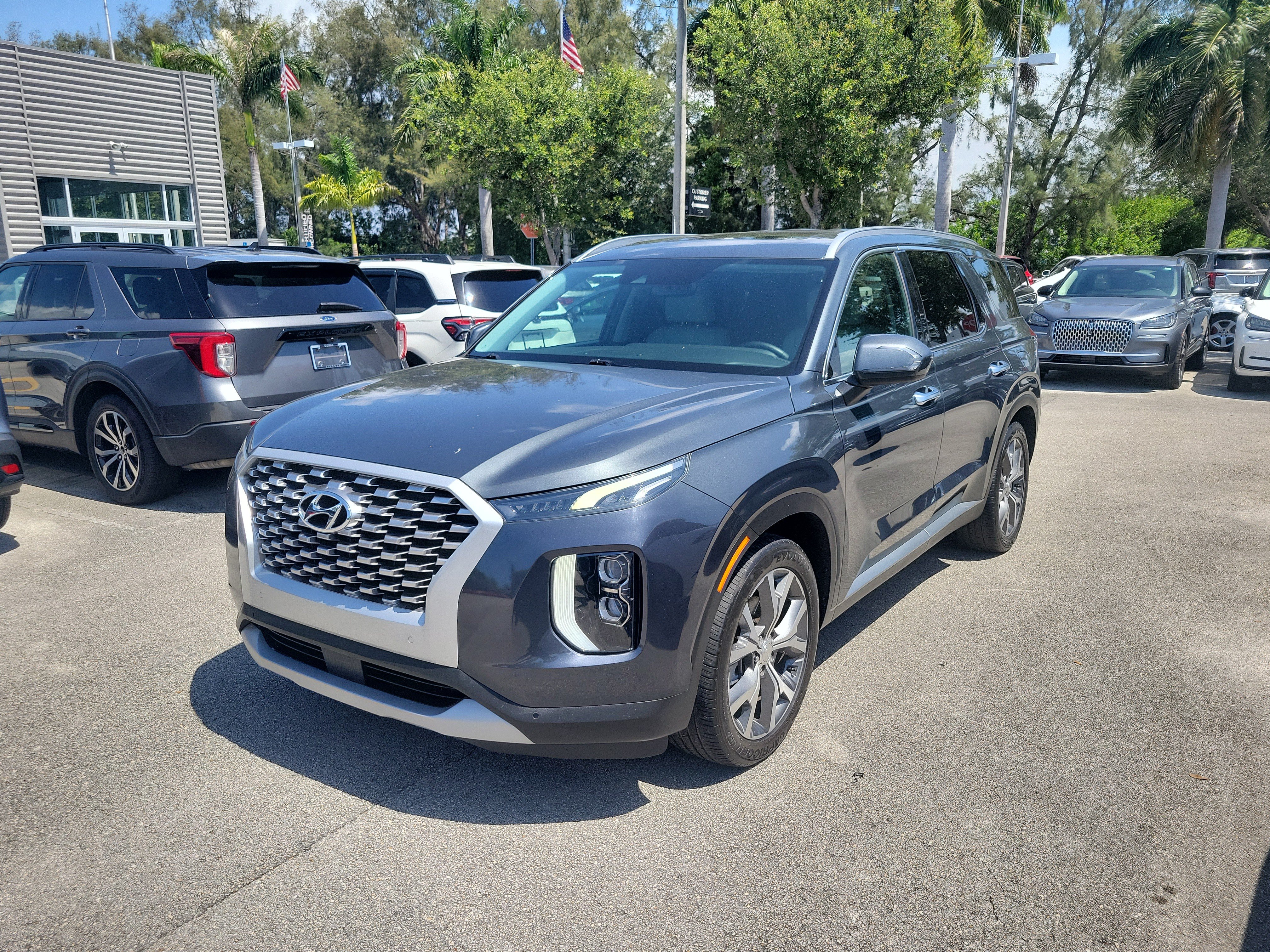 Used 2022 Hyundai Palisade SEL w/ 8P Bench Seat Package FWD image 3