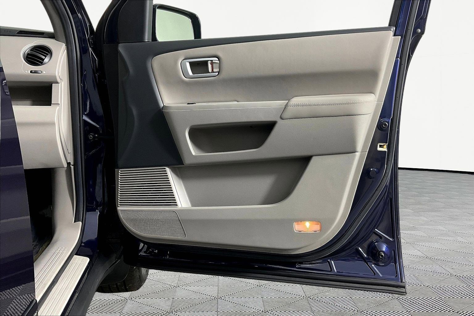 Used 2014 Honda Pilot Touring image 29