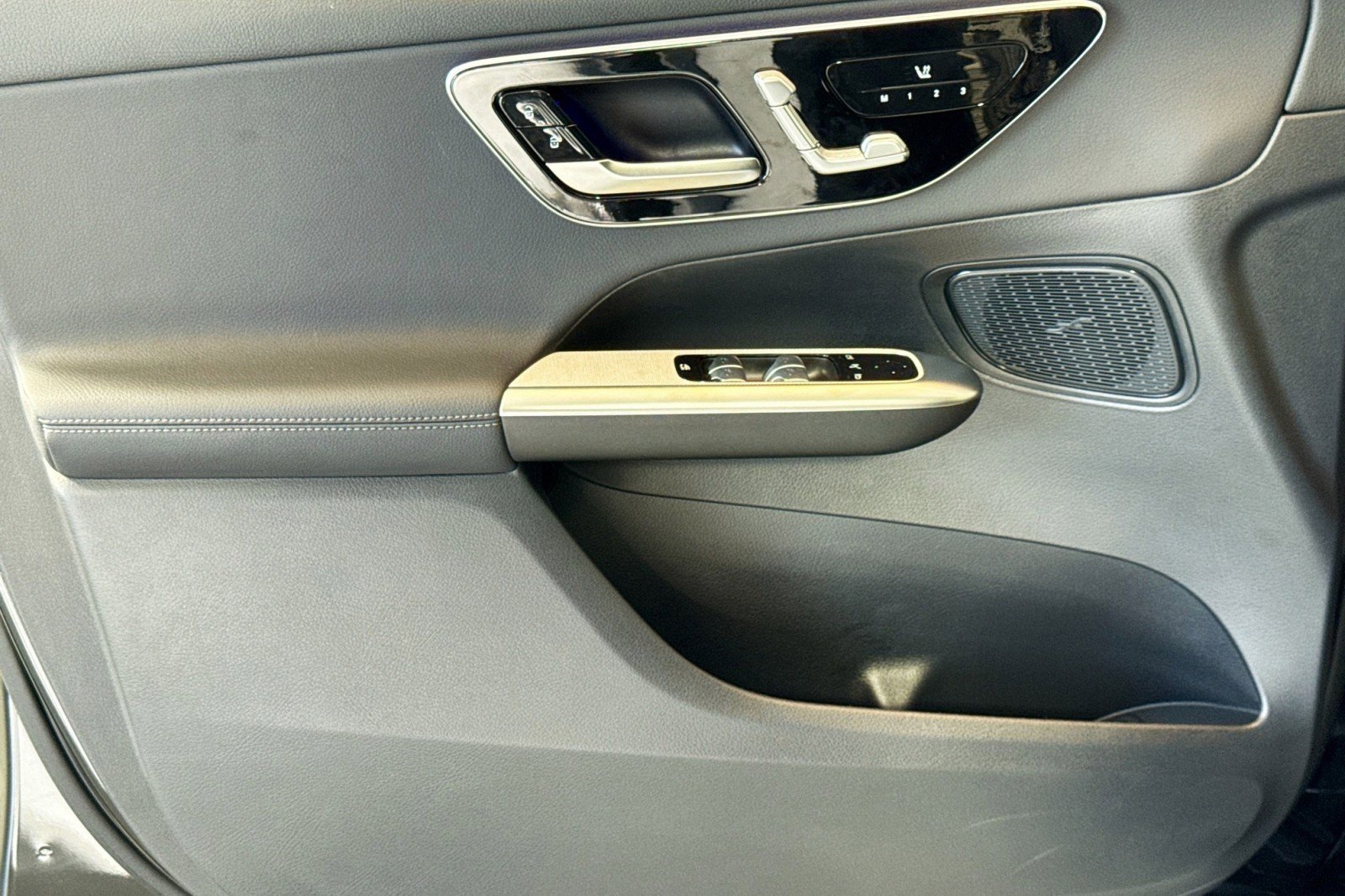 Certified 2025 Mercedes-Benz GLC 300 image 17