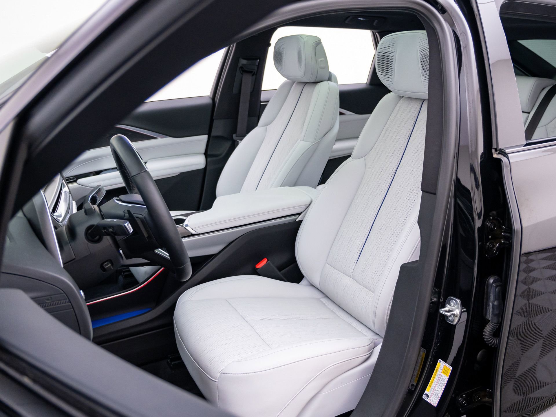 Certified 2024 Cadillac Lyriq Sport image 17