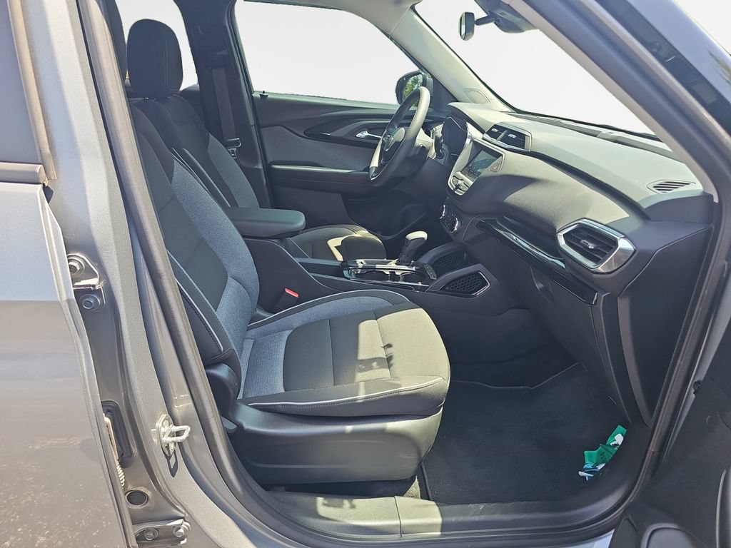 Used 2023 Chevrolet TrailBlazer LT AWD/4WD image 30