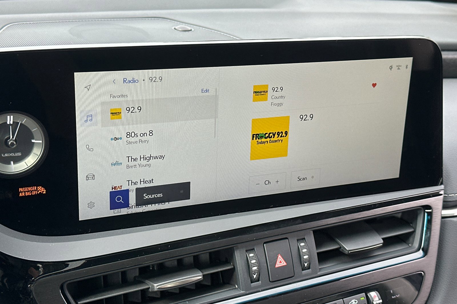 New 2025 Lexus ES 300h w/ Premium Package image 17