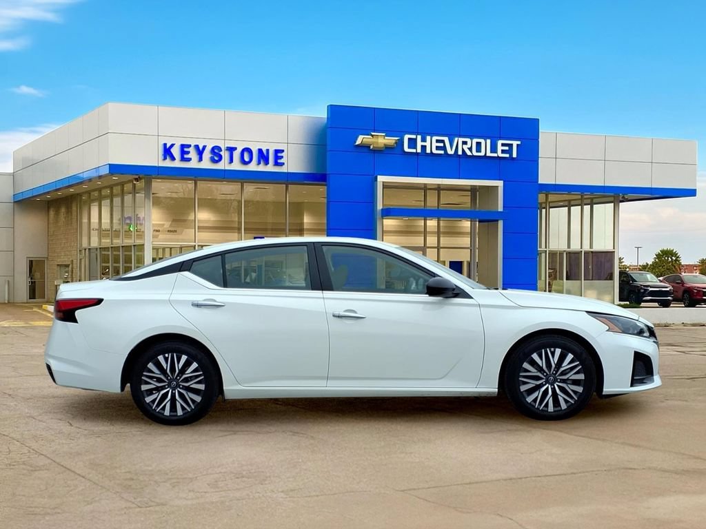 Used 2025 Nissan Altima 2.5 SV FWD image 8
