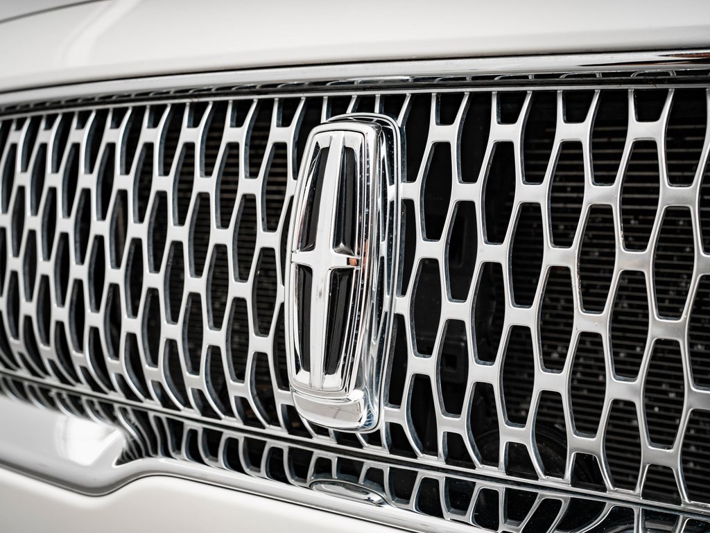 Used 2019 Lincoln Nautilus Select image 3