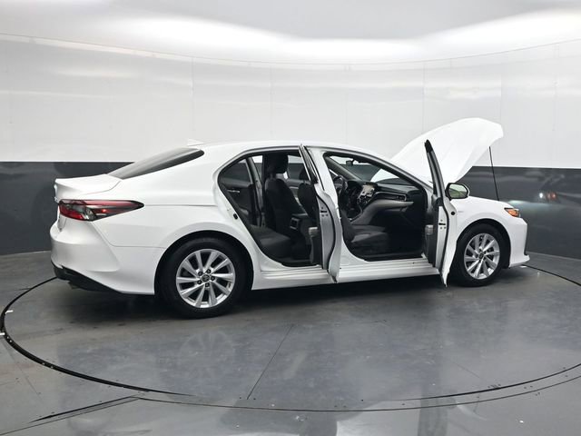 Used 2022 Toyota Camry LE image 32